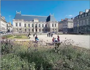  ??  ?? Différents « bonus » sont prévus pour encourager l’achat, ici à Rennes.