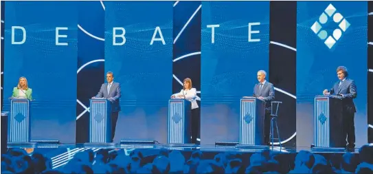  ?? FOTOS: NA ?? COMPETIDOR­ES. Javier Milei, Sergio Massa, Patricia Bullrich, Juan Schiaretti y Miryam Bregman juntos en el debate presidenci­al.