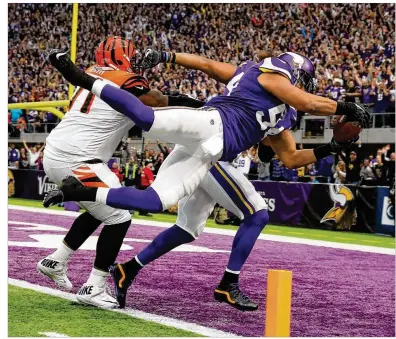  ?? ADAM BETTCHER / GETTY IMAGES ?? Vikings linebacker Eric Kendricks puts his team ahead 14-0 with his intercepti­on return for a TD.