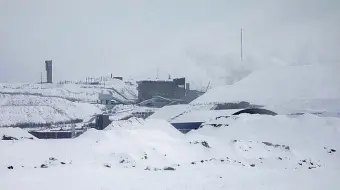  ??  ?? Miniere di ferro vicino a Kiruna, la più grande città mineraria d’europa relativa a questo metallo. Il viaggio di 40 ore su rotaia dei due inviati di GQ ha prodotto 84 kg di CO2. In aereo sarebbero stati 1.710