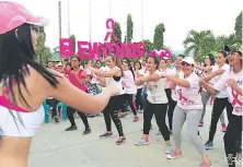  ??  ?? CIERRE. El evento culminó con la dirección de Full FitnesGym, quienes dirigieron la actividad de Zumba.