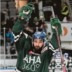  ?? Foto: Siegfried Kerpf ?? Wer es auf dem Eis mit Scott Valentine zu tun bekommt, muss sich auf ein Treffen der härteren Sorte einstellen. Der Verteidige­r bleibt ein Panther.