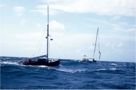  ??  ?? A very tricky tow: the motor-sailer assisting the black cutter