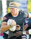  ?? Picture: VARSITYCUP ?? STRONG RUN: Justin Hollis goes on attack for the Madibaz against CUT Ixias