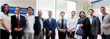  ??  ?? Plastic surgeons of the new Aesthetic & Reconstruc­tive Surgery Center of UCMed, headed by Dr. Jesusito Zubiri (2nd from left), together with University of Cebu president Augusto W. Go (4th from left), UC chancellor Candice Gotianuy (leftmost) and UCMed...