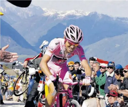  ?? ?? David Arroyo, durante una cronoescal­ada en el Giro del 2010, en el que acabó en segunda posición.