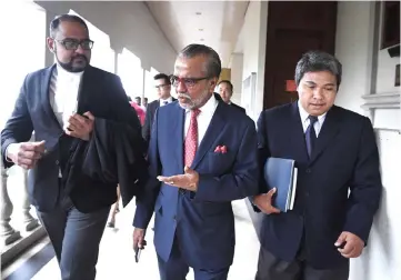  ??  ?? Muhammad Shafee (centre) discusses with his team after mention of a case. — Bernama photo