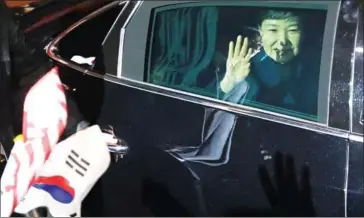  ?? YONHAP/AFP ?? South Korea’s impeached ex-president Park Geun-Hye waves in a car as she arrives at her private residence in Seoul yesterday.