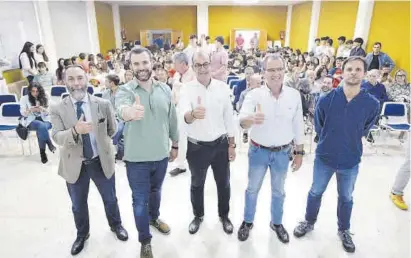  ?? LORENZO CORDERO ?? Debate en Las Josefinas Los cinco partidos que participar­on en el encuentro del colegio se citan de nuevo hoy. ▷