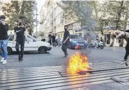  ?? Efe/epa/str ?? La represión policíaca en Irán no detuvo los planes para tres días de manifestac­iones masivas, convocadas para iniciar ayer.