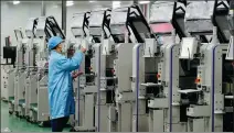  ?? GONG JIANGWEI / FOR CHINA DAILY ?? A worker at Shanxi High- Tech Huaye operates machines producing LED products.