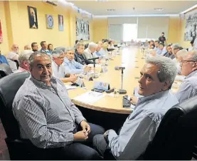  ??  ?? CGT. El Consejo directivo sindical se une a la UIA contra Macri.