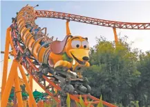  ??  ?? “Slinky Dog Dash” es una montaña rusa amigable para toda la familia.