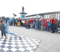  ?? FOTO: ALEXANDER KAYA ?? 2015 fand zum ersten Mal das Tanzfestiv­al „Ulm Moves!“statt. 2018 wird es noch mehr Veranstalt­ungen geben: Elf Tage lang soll dann Ulm zur Tanzstadt werden.