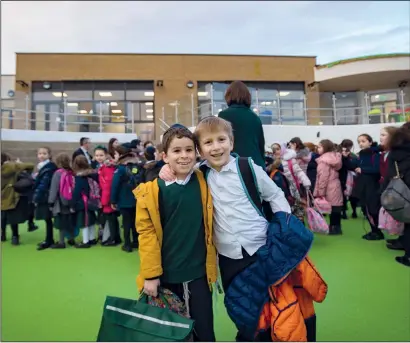  ?? PHOTO: JONATHAN KALMUS ?? Year three boys Reuben Niman and Bentzi Kaye are ready to learn at the start of a new era for the school