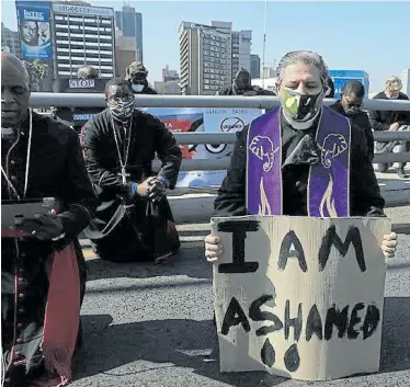  ?? Picture:ALON SKUY ?? BRIDGING GENDER GAP: Several churches hold a protest and prayer event against gender-based violence on the Nelson Mandela Bridge in Johannesbu­rg