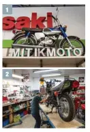  ??  ?? 1- Bienvenue chez Mitik Moto, l’un des spécialist­es européens de la Kawasaki ancienne. 2- Dans l’atelier, c’est Petit Jean le maître d’oeuvre.