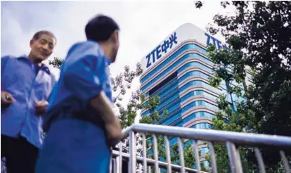  ?? AFP ?? La Casa Blanca dice que ha llegado a un acuerdo con el gigante chino de telecomuni­caciones ZTE, mediante el cual levantaría sanciones paralizant­es a la compañía.
