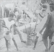  ?? Picture: FILE ?? Villagers of Yasawa-i-rara building the dam.