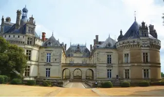  ??  ?? The Château du Lude at Le Lude has been well looked after, and features beautiful gardens