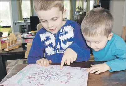  ?? MILLICENT MCKAY/TC MEDIA ?? Maddix Lund, 6, teaches his younger brother Kingston how to skip count by using art.