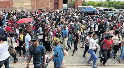  ?? /VELI NHLAPO ?? Students protest at the main Unisa campus in Pretoria yesterday.