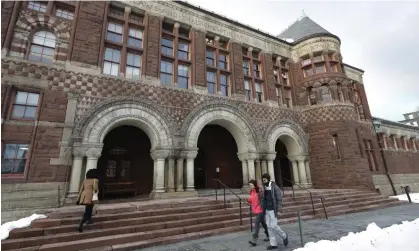  ?? Photograph: Steven Senne/AP ?? Students at Harvard law school in Cambridge, Massachuse­tts. Yale and Harvard appear to be the first to opt out of the US News rankings.