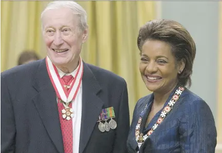  ??  OTTAWA CITIZEN FILES ?? Former governor general Michaëlle Jean presents the Order of Canada to Leon Katz.