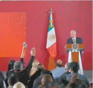  ??  ?? El presidente Andrés Manuel López Obrador afirmó que respetará el punto de vista del TEPJF, pues “no somos iguales”.