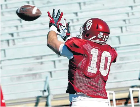  ?? PHOTO BY STEVE SISNEY, THE OKLAHOMAN ?? Blake Bell’s transition from quarterbac­k to tight end is a major factor for the Sooners heading into the season.