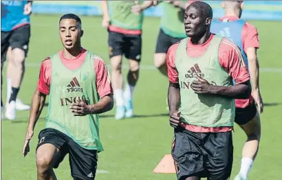  ?? STEPHANIE LECOCQ / EFE ?? Youri Tielemans s’entrena al costat del golejador Romelu Lukaku