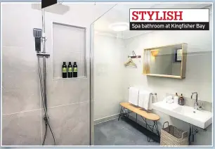  ??  ?? Spa bathroom at Kingfisher Bay