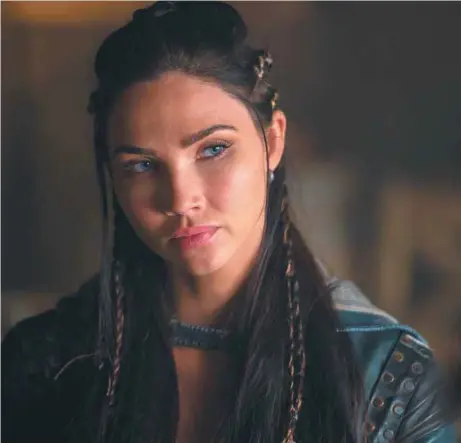  ?? / Cortesía: SyFy ?? Jessica Green dice que le gustaría tener la valentía y la determinac­ión que tiene su personaje Talon en la serie “The Outpost”.