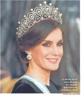  ?? FOTOS: ABC Y REUTERS ?? La Reina, en la cena de gala del pasado miércoles en el Palacio Real