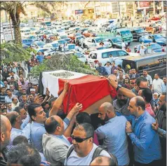  ?? AFP ?? FUNERAL. Uno de los policías muertos en los combates.