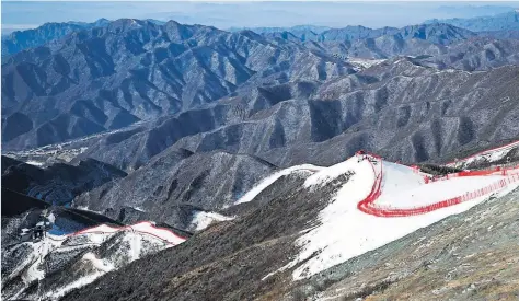  ?? [ AFP/Fabrice Coffrini ] ?? Nur Kunstschne­e, aber zumindest frostig: die Winterspie­le 2022 im Norden von Peking.
