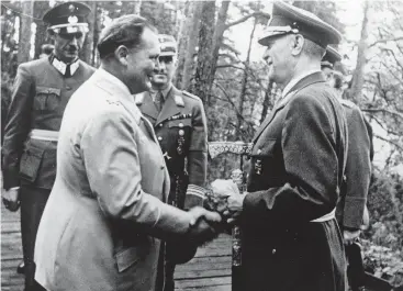  ??  ?? Göring, zapovjedni­k njemačkog Luftwaffea i otac Gestapa ugošćuje Kvaternika 1941.