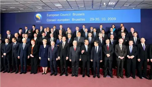  ?? ?? Die Staats- und Regierungs­chefs der EU posieren für ein Gruppenfot­o beim EU-Gipfel in Brüssel