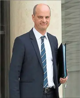  ??  ?? Jean-Michel Blanquer promet l’extension du dispositif dans le primaire.