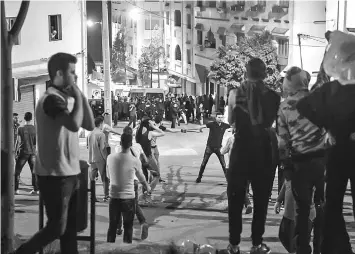  ?? — AFP photo ?? Protestors face police during a demonstrat­ion against corruption, repression and unemployme­nt in the northern city of al-Hoceima.