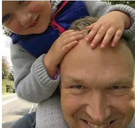  ?? Bild: PRIVAT ?? HEMKÄR. Trots att Jonas Nagler, här med sitt barn Justine, hyser starka känslor för Schweiz råder det ingen tvekan om att han håller på Sverige.