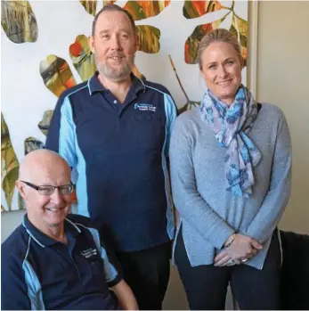  ?? PHOTO: CONTRIBUTE­D ?? NEW WHEELCHAIR: The Toowoomba prostate cancer support group has donated a new lightweigh­t wheelchair to the Toowoomba Hospital palliative care outreach program. Members Doug Meiklejohn and Ian Grieve show the new wheelchair to Toowoomba Hospital...