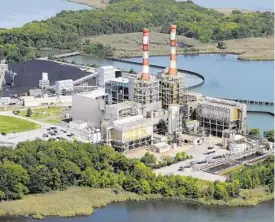  ?? LLOYD FOX/BALTIMORE SUN ?? The Charles P. Crane Generating Station in MIddle River in 2014. The coal-fired plant was closed last year, but its owners plan to reopen it as a natural gas-fired.