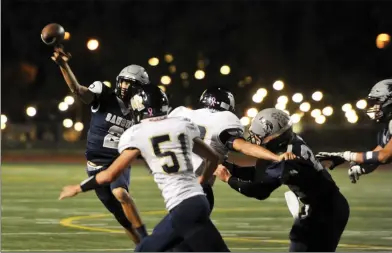  ?? Christian Monterrosa/The Signal ?? Saugus HIgh quarterbac­k Elijah Gragas (2) throws the ball into the end zone in the fourth quarter against West Ranch High School in Valencia on Friday.