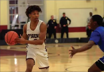  ?? TANIA BARRICKLO — DAILY FREEMAN ?? Kingston’s Brian Moore looks to see who is open as Middletown’s Marquis Gill guards during Friday night’s game at the Kate Walton Field House in Kingston, N.Y.