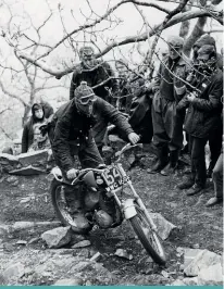  ??  ?? Left: Bill Wilkinson took the SSDT win on a bike Greeves couldn't make, because Villiers had stopped supplying engines to them.