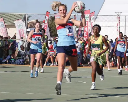  ?? Picture: Gallo Images ?? ONE-SIDED. Jeante Strydom of Tshwane in action against Bojanala during the Spar national netball championsh­ips in Port Elizabeth yesterday. Tswane won 90-20.