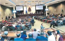  ?? FOTO: EL HERALDO ?? El presidente Juan Orlando Hernández ha instado a los diputados para la pronta admisión de la normativa del cuerpo policial.