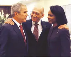  ?? (Avi Ohayon/GPO) ?? US PRESIDENT George W. Bush (left), Prime Minister Ehud Olmert and US Secretary of State Condoleezz­a Rice have a friendly conversati­on at the Prime Minister’s Residence in Jerusalem in 2008.