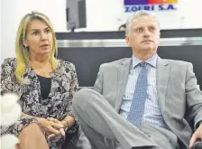  ??  ?? Maricel Ibáñez Martínez, gerente de Zofri Paraguay; con Claudio Pommiez Ilufi, gerente comercial de Zofri.